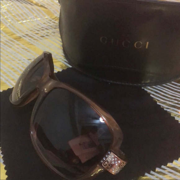 🔥1 DAY SALE ONLY 🔥 Gucci Sunnies 🔥 - Picture 3 of 4